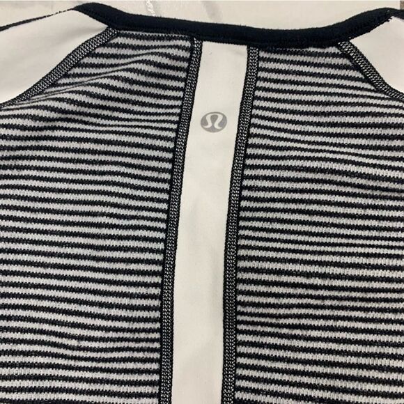 Lululemon Runder Under Reversible Pique Women Sz 6 ? Long Sleeves Black White - Picture 7 of 8